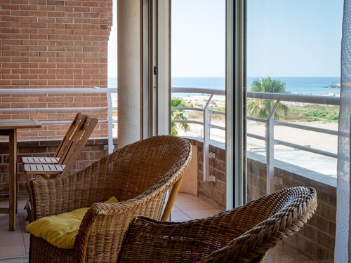 Seafront apartment with pool and parking in Torredembarra