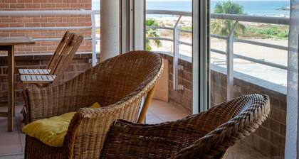 Seafront apartment with pool and parking in Torredembarra