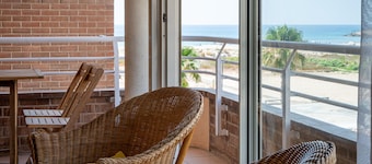 Seafront apartment with pool and parking in Torredembarra