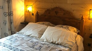 4 室のベッドルーム、旅行用ベビーベッド、WiFi、ベッドシーツ