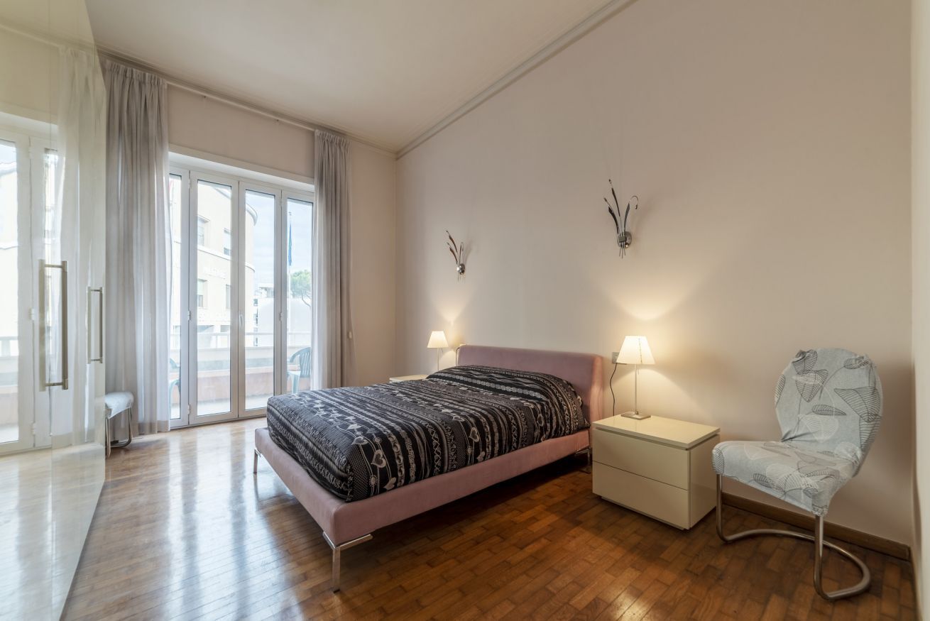 2 bedrooms, internet, bed sheets