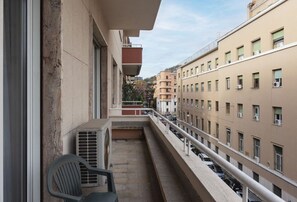 Property grounds - GuestHost - Roomy and Cozy 120sqm apartment that can accommodate up to 4 people. Located on the third floor, with a lift (not suitable for the disabled with two steps to access), of a building in Piazza Randaccio, the apartment is a 17-minute walk from t (Roma)