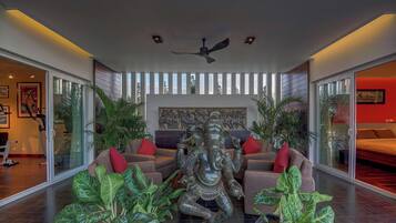 8 bedrooms, in-room safe, desk, iron/ironing board