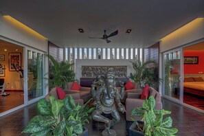 8 bedrooms, in-room safe, desk, iron/ironing board - Where Luxury Meets Local Charm: Your Exclusive Villa Retreat in Siem Reap (Siem Reap)