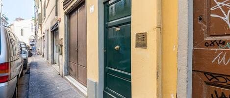 تفاصيل الفندق من الخارج