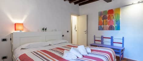 1 bedroom, iron/ironing board, internet, bed sheets