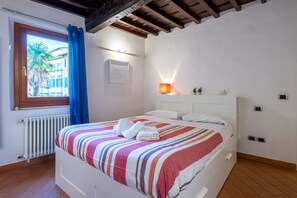 1 bedroom, iron/ironing board, internet, bed sheets