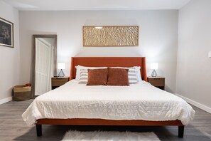 4 soverom, skrivebord, strykejern/-brett og wi-fi (inkludert)