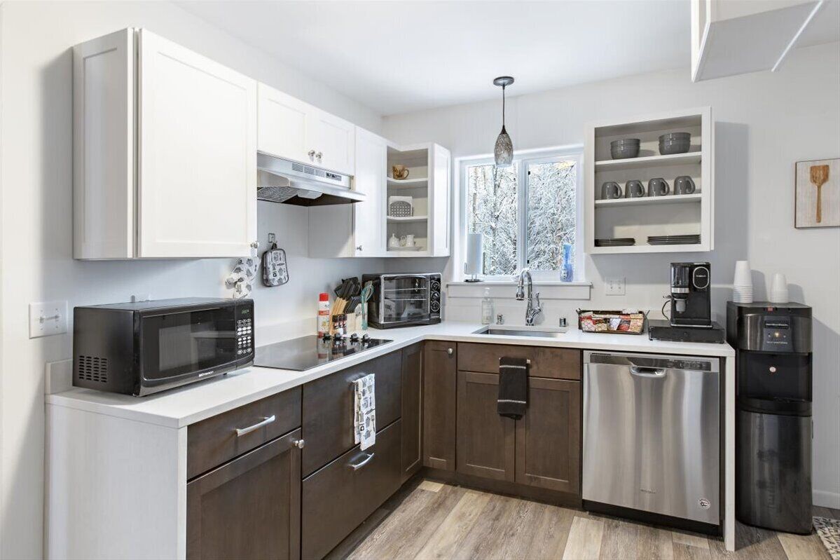 Fridge, microwave, stovetop, dishwasher