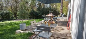 Outdoor dining - Charming seaside villa (Plomeur)