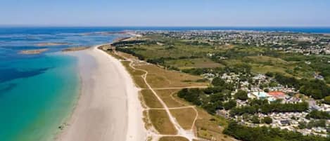 Una playa cerca