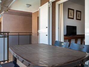 Dining - Apartment in Torredembarra with Shared Pool and Terrace (Torredembarra)