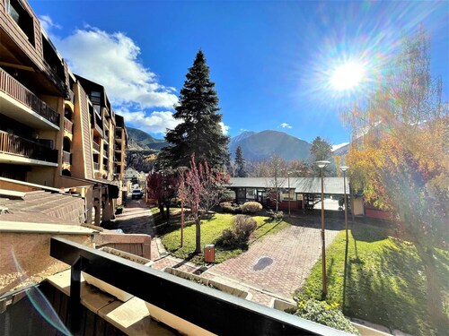 Cozy Studio with Balcony, 250m from Prorel Cable Car in Briançon