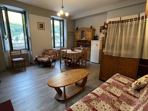 2-Bedroom Apartment - 4/6 pers - Near Cable Car