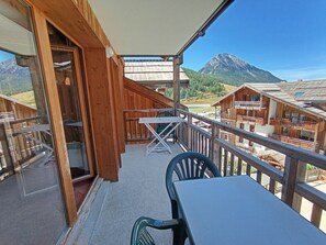 Outdoor dining - Duplex with garage, near ski slopes (Montgenèvre)