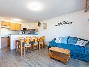 TV - Renovated Apartment for 8 with Balcony, Parking & Ski Locker (Peyragudes)