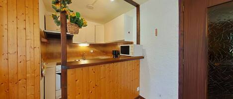 Fridge, microwave, coffee/tea maker, toaster