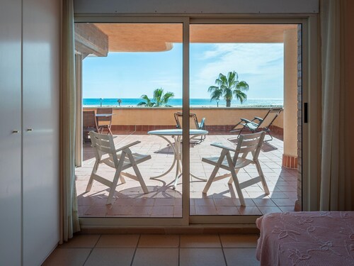 Sea view apartment with terrace and pool
