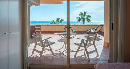 Sea view apartment with terrace and pool