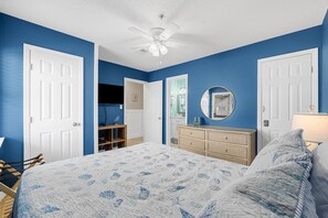 2 bedrooms, free WiFi, bed sheets - Beach Getaway - First floor unit with Pool and beach access steps away! (Surfside Beach)