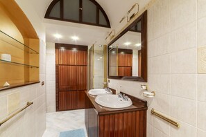 Bathtub, hair dryer, bidet