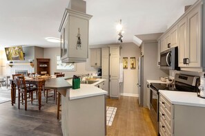 Mikrobølgeovn, ovn, kogeplade, opvaskemaskine