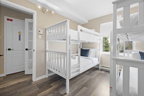 2 bedrooms, desk, iron/ironing board, free WiFi - Tremblant Rocher Soleil Ski In Ski Out 2 Bedroom (Mont-Tremblant)