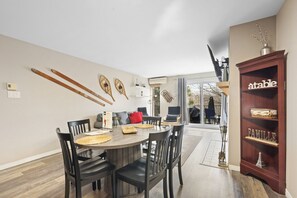 Dining - Tremblant Rocher Soleil Ski In Ski Out 2 Bedroom (Mont-Tremblant)