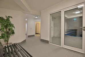 المنشأة من الداخل