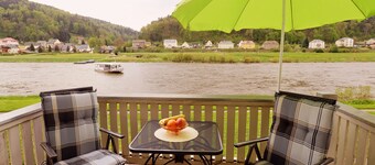 Elbe-2-Resort Directly on the Elbe