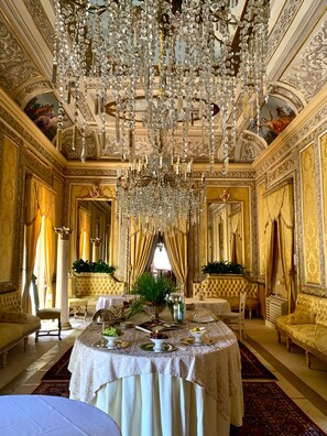 Free daily continental breakfast - Palazzo Cherubini - Pools & Wellness (Corigliano-Rossano)