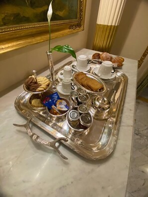 Room service - dining - Palazzo Cherubini - Pools & Wellness (Corigliano-Rossano)