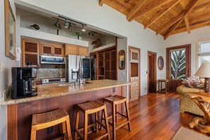 KylskÄp, mikrovÄgsugn, ugn och spishÀll