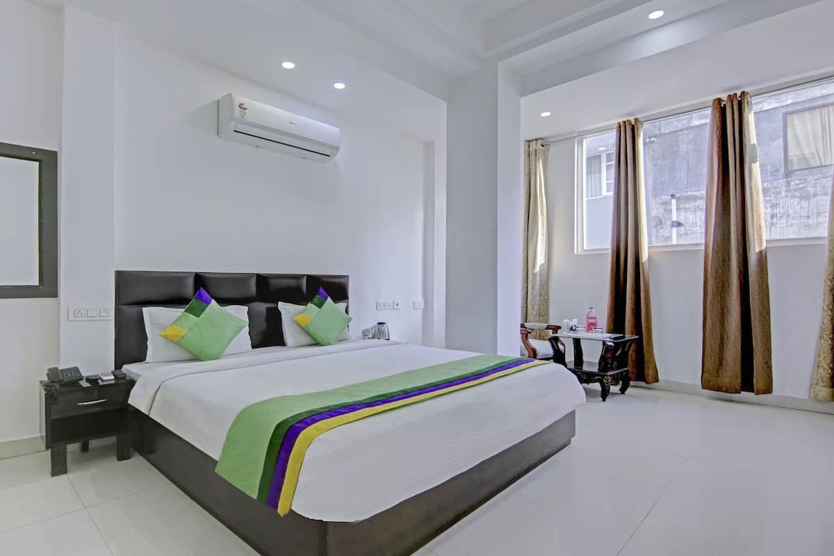 Standard Room | Desk, iron/ironing board