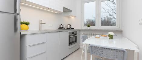 Fridge, microwave, stovetop, dishwasher