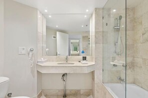 Combinazione doccia/vasca, set di cortesia gratuito, asciugacapelli