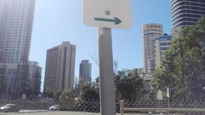 A parking sign indicating a 4-hour parking limit from 9 AM to 7 PM. - Your Stay In Surfers (Surfers Paradise)