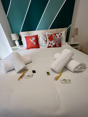 City Triple Room, 1 Queen Bed with Sofa bed | Premium bedding, individually decorated, individually furnished - Mia House  (Rome)