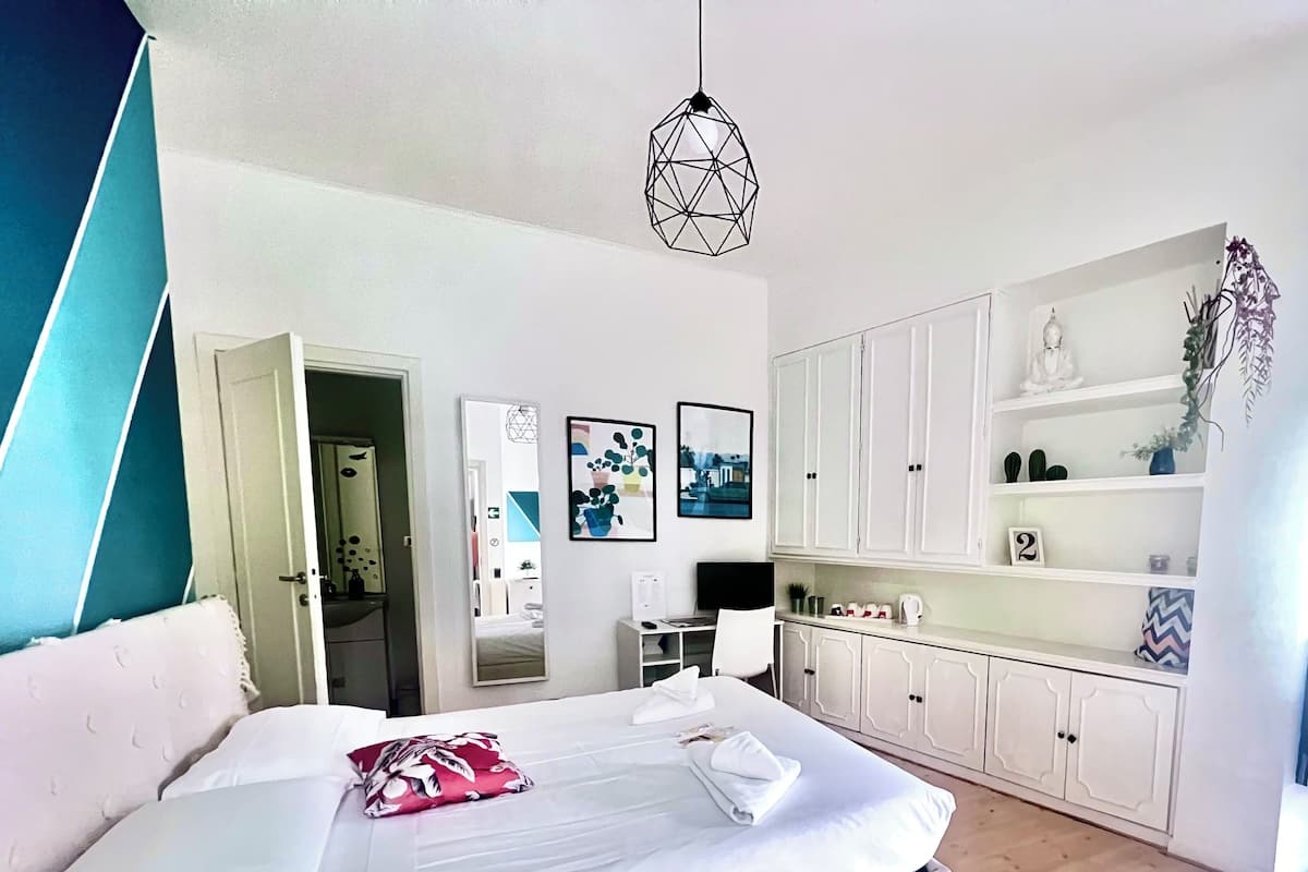 City trippelrum - 1 queensize-säng med bäddsoffa | 1 sovrum, sängtillbehör av högsta kvalitet och individuell inredning