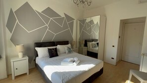 City Double Room | Premium bedding, individually decorated, individually furnished - Mia House  (Rome)