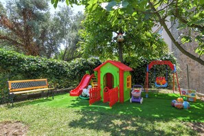 Children's play area - outdoor - Apartments Elena (Budva)