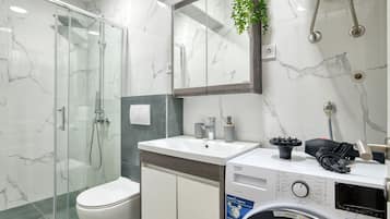 Family Apartment, 2 Bedrooms, Garden Area | Bathroom | Shower, free toiletries, hair dryer, towels