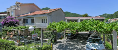 Façana frontal de l'allotjament