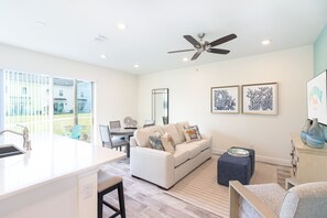 Flat-screen TV, music library - Margaritaville Townhome Retreat (Kissimmee)