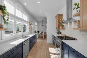 Fridge, microwave, oven, stovetop - 30A Seagrove Home-4 Bikes-Close to Beach (Santa Rosa Beach)