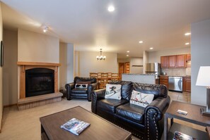 Condo, 3 habitaciones | Interior