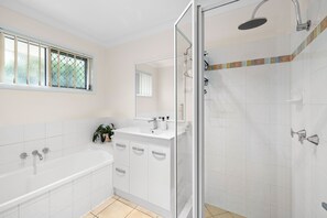 Shower - Wakerley Family Home (Wakerley)