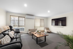 Living area - Wakerley Family Home (Wakerley)