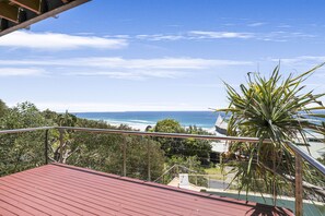 Property grounds - Great water views and pool in the complex (Point Lookout)
