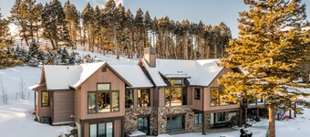 Elk Haven Ranch-Gorgeous home in Bridger Canyon on 100+ acres with a hot tub
